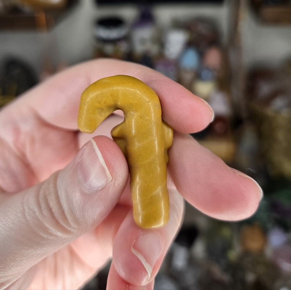 ONE Mini Candy Cane Crystal Carving - Picture 2 of 3